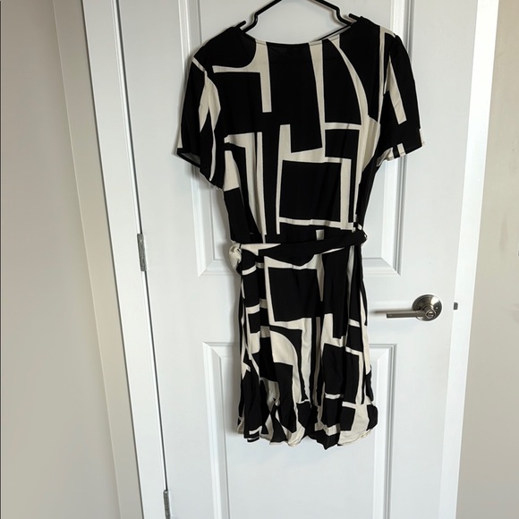 Black and White Geometric Dress - Picture 3 of 3